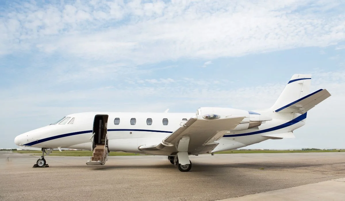 Which Florida airports are accessible by private jet?